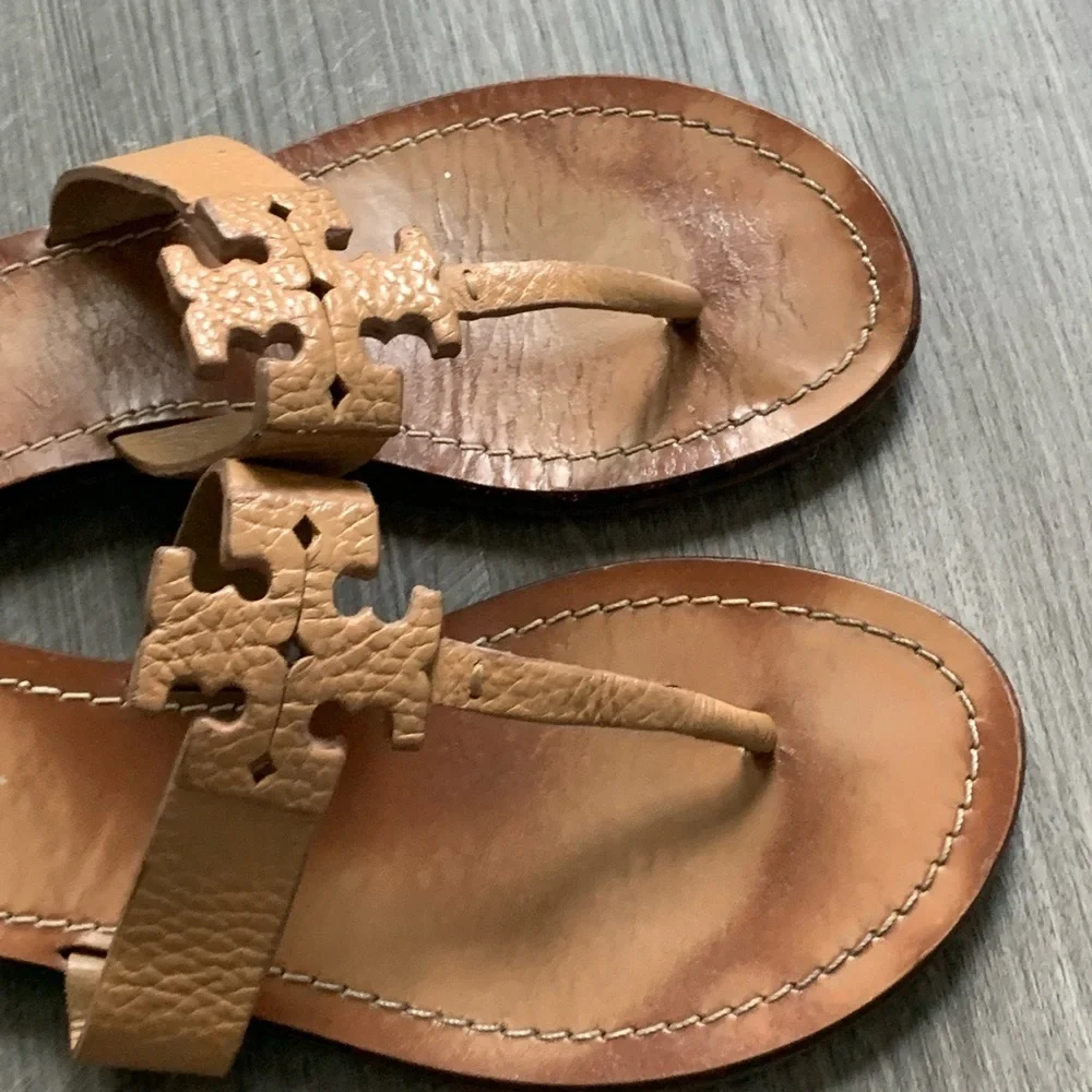 Tory Burch Pebble Leather Laser Cut Logo Slides Flat Thong Neutrals Size 7,5